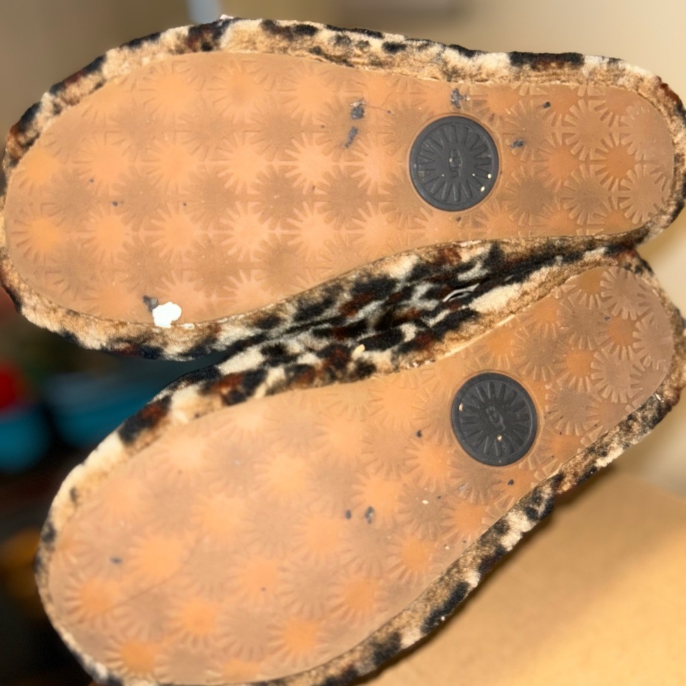 UGG Slides - Picture 4 of 4